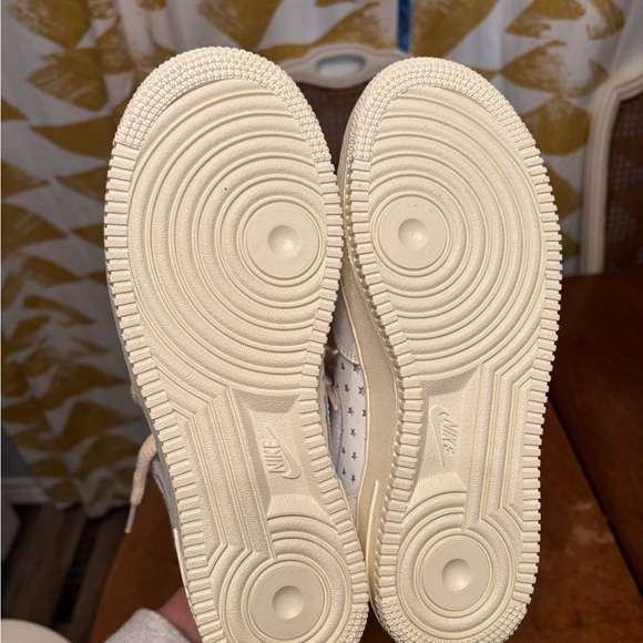 Nike White High-Top Athletic Shoes with Leather Upper - Picture 5 of 6